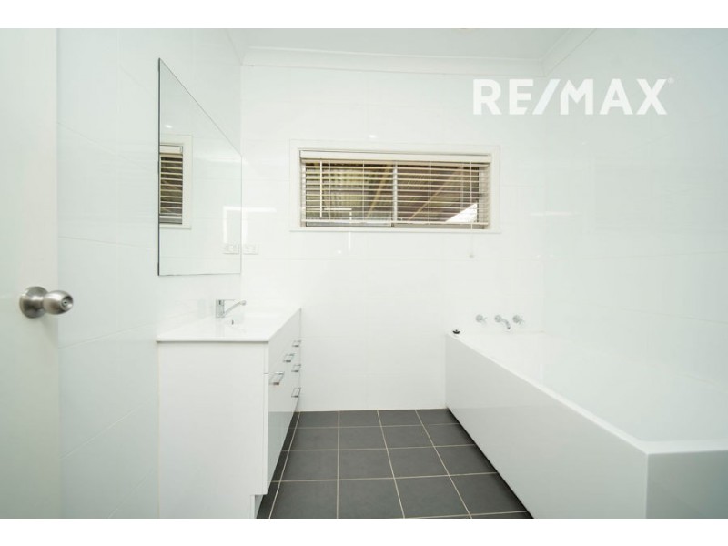 65 Main Street, Lake Albert NSW 2650