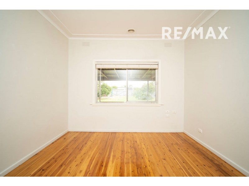 65 Main Street, Lake Albert NSW 2650
