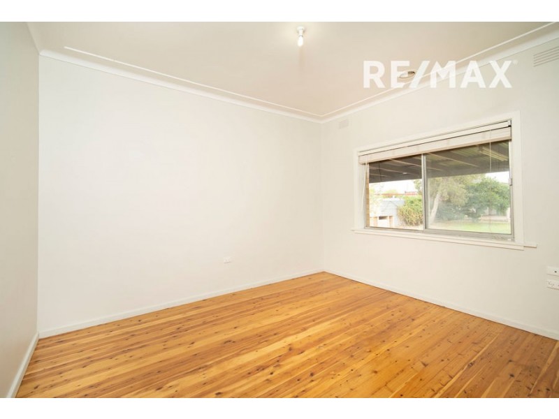 65 Main Street, Lake Albert NSW 2650