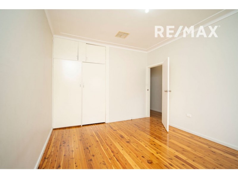 65 Main Street, Lake Albert NSW 2650