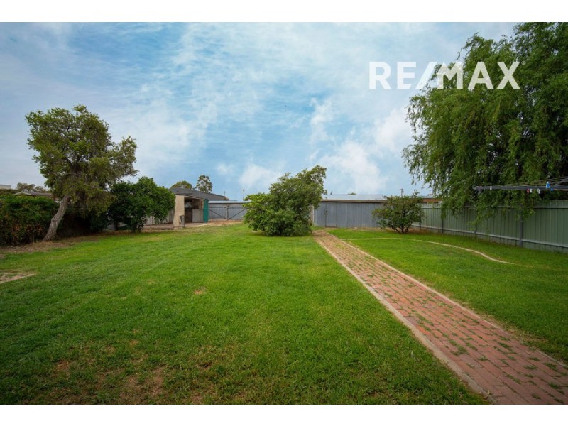 65 Main Street, Lake Albert NSW 2650