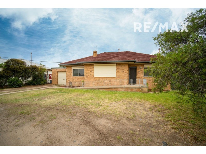 65 Main Street, Lake Albert NSW 2650