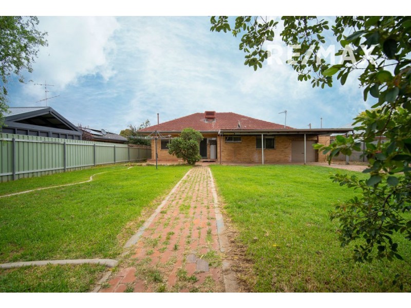 65 Main Street, Lake Albert NSW 2650
