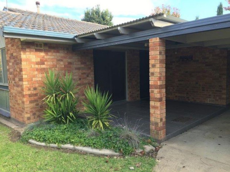 20 Main Street, Lake Albert NSW 2650