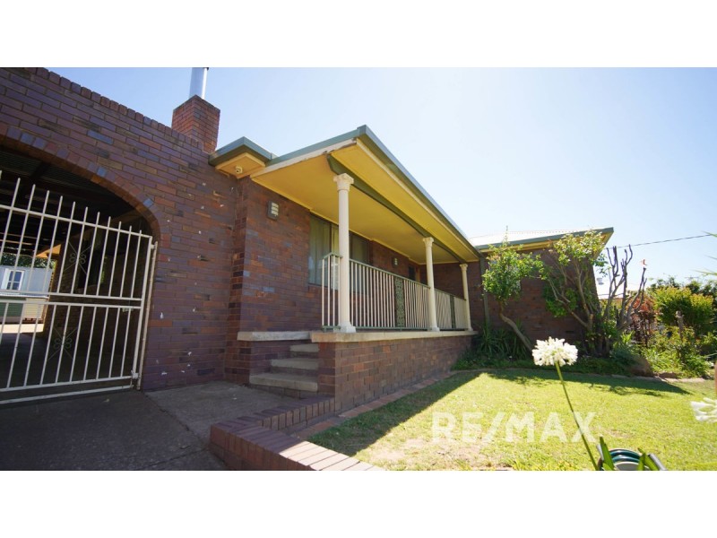 3 Condon Avenue, Mount Austin NSW 2650