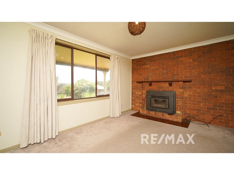 3 Condon Avenue, Mount Austin NSW 2650