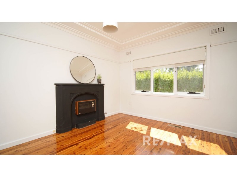 16 Croaker Street, Turvey Park NSW 2650