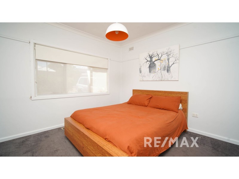 16 Croaker Street, Turvey Park NSW 2650