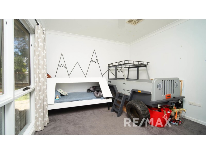 16 Croaker Street, Turvey Park NSW 2650