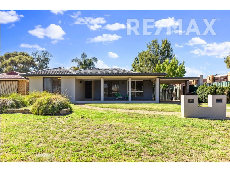 76 Huthwaite Street, Mount Austin NSW 2650