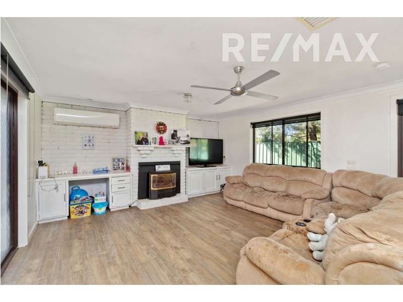 76 Huthwaite Street, Mount Austin NSW 2650