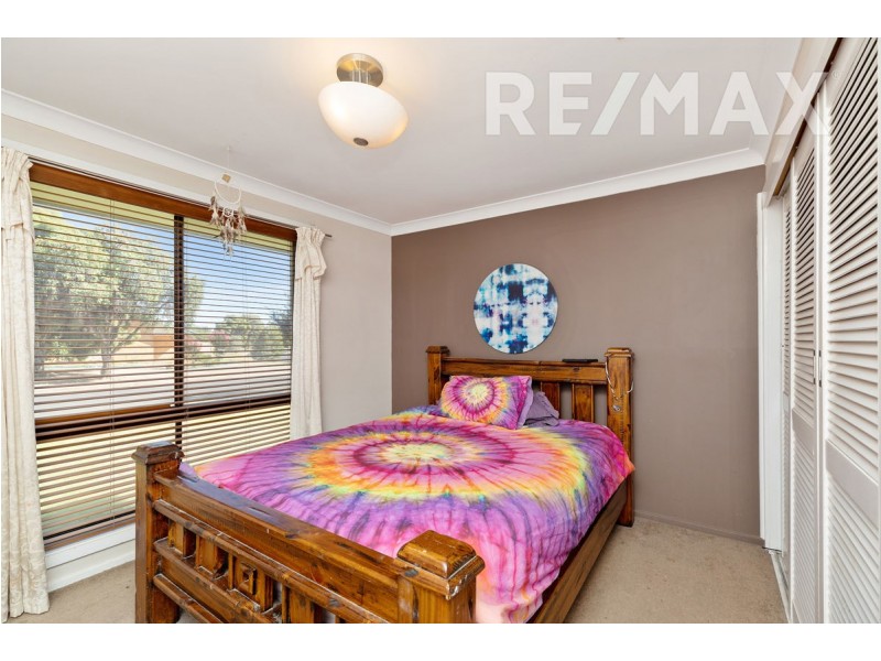 76 Huthwaite Street, Mount Austin NSW 2650