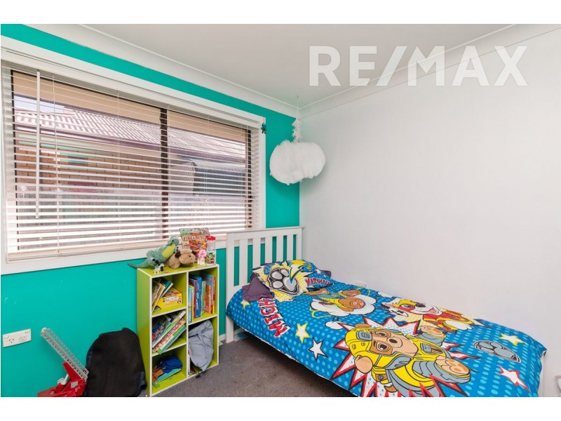 76 Huthwaite Street, Mount Austin NSW 2650