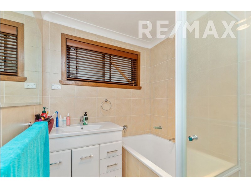 76 Huthwaite Street, Mount Austin NSW 2650