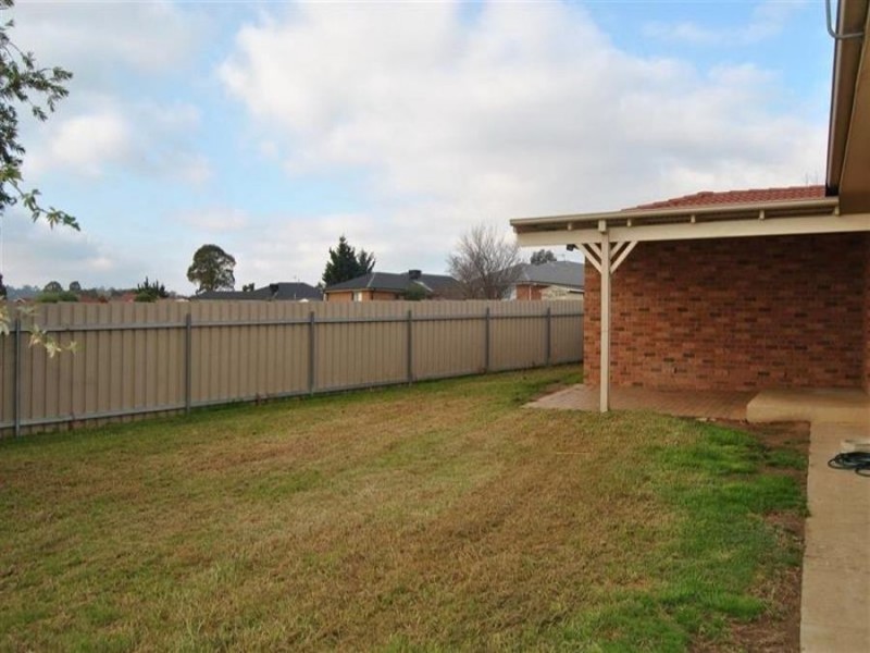 6 Titanga Place, Bourkelands NSW 2650