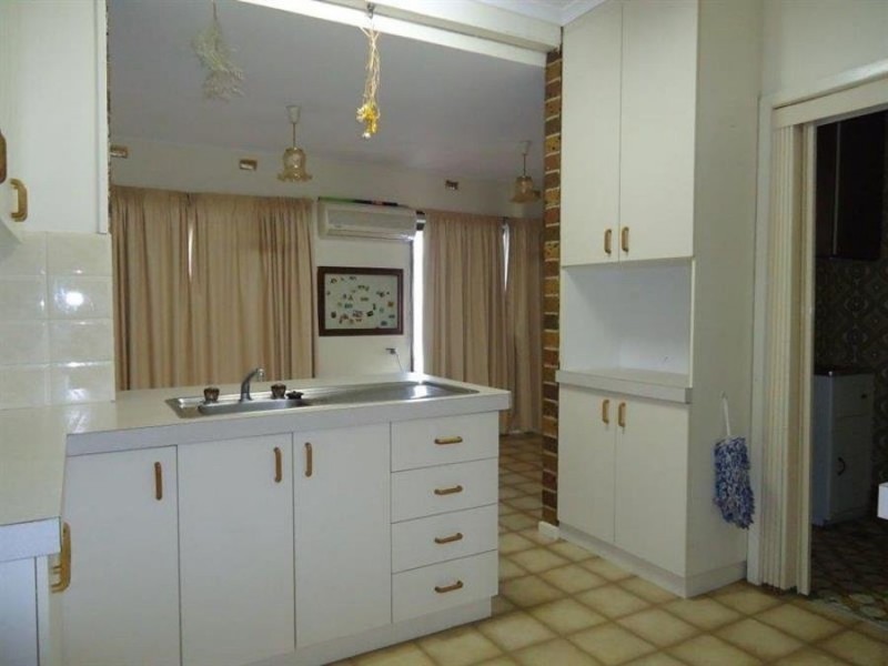 15 Bolger Avenue, Mount Austin NSW 2650