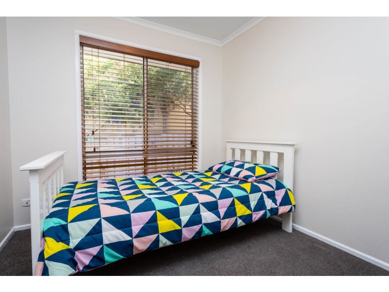 64 Simkin Crescent, Kooringal NSW 2650