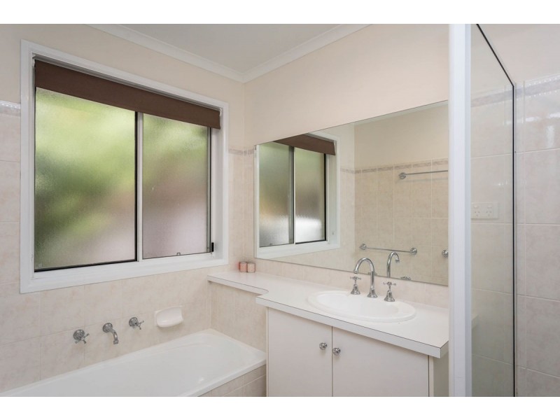64 Simkin Crescent, Kooringal NSW 2650