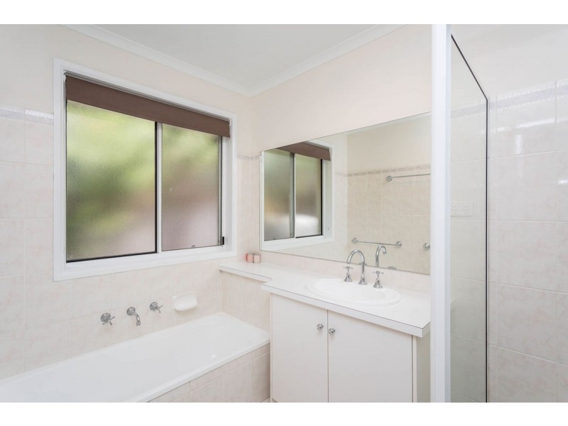 64 Simkin Crescent, Kooringal NSW 2650
