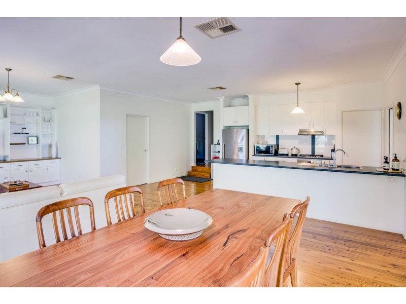 64 Simkin Crescent, Kooringal NSW 2650