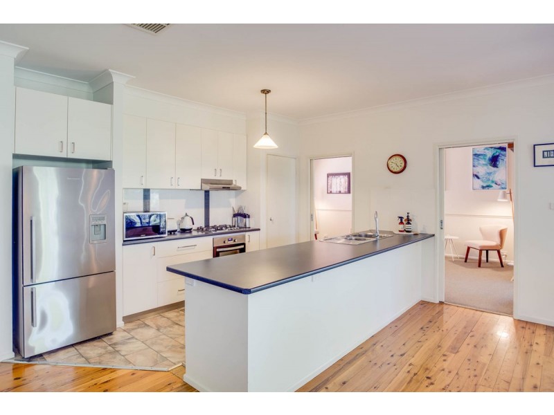 64 Simkin Crescent, Kooringal NSW 2650