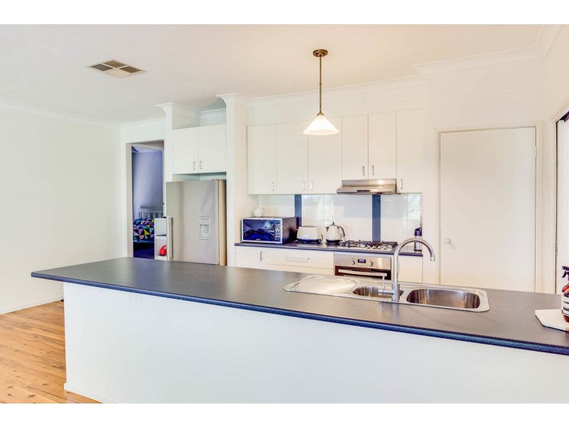 64 Simkin Crescent, Kooringal NSW 2650