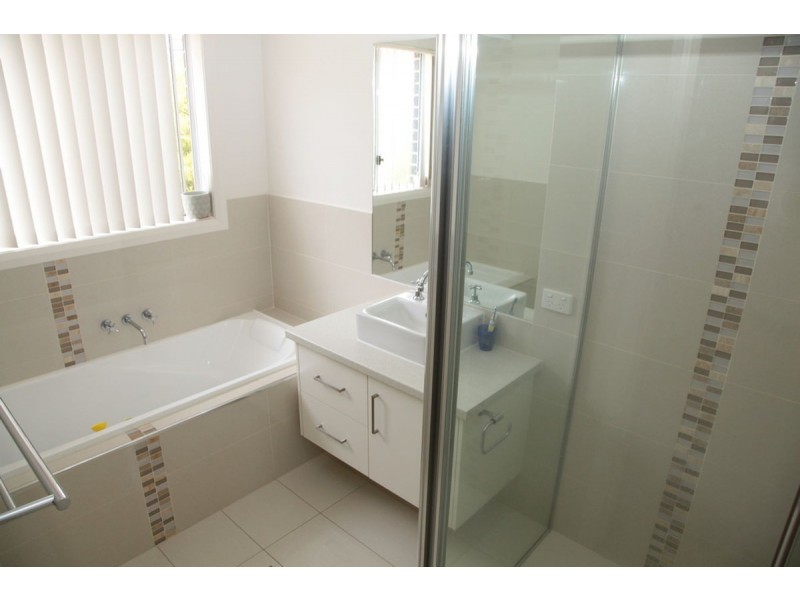 3/15 Murndal Place, Bourkelands NSW 2650