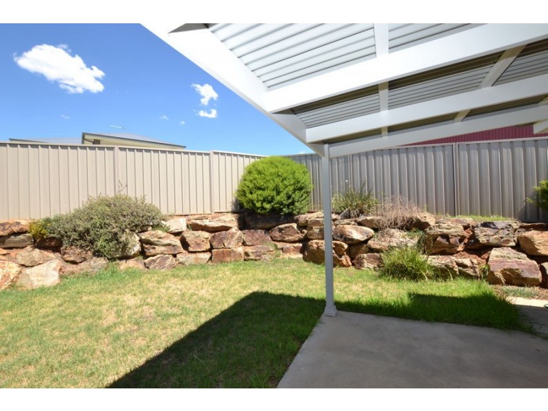 3/15 Murndal Place, Bourkelands NSW 2650
