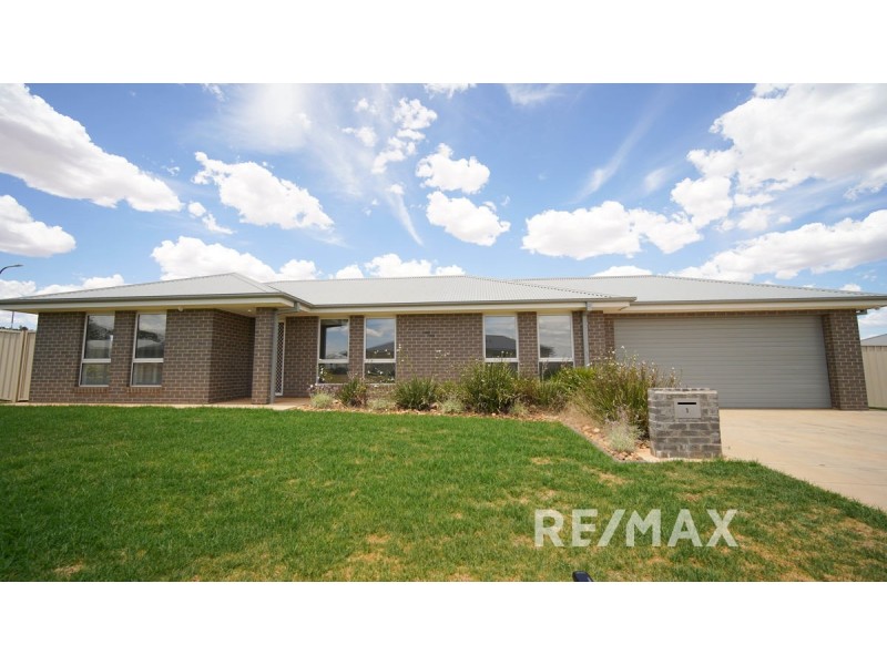 1 Goonawarra Street, Gobbagombalin NSW 2650