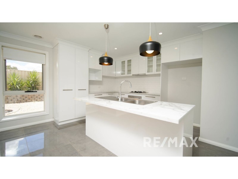 1 Goonawarra Street, Gobbagombalin NSW 2650
