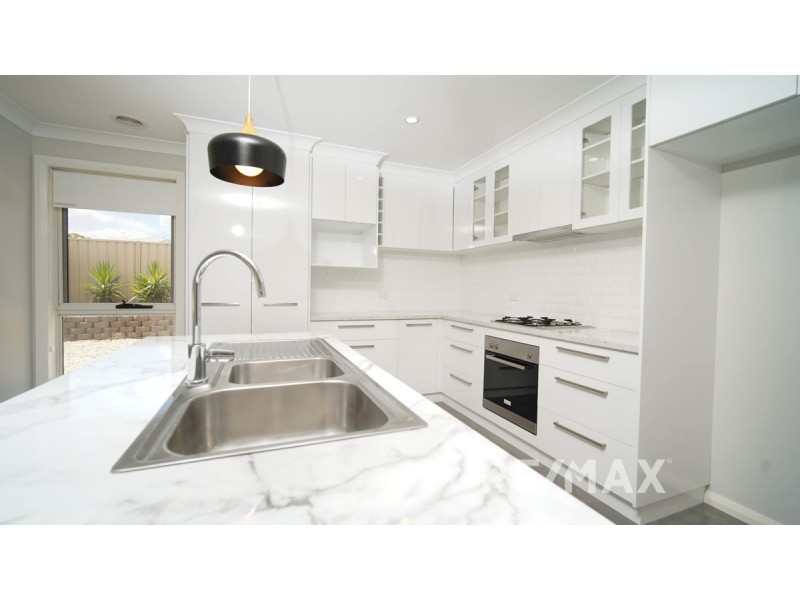 1 Goonawarra Street, Gobbagombalin NSW 2650