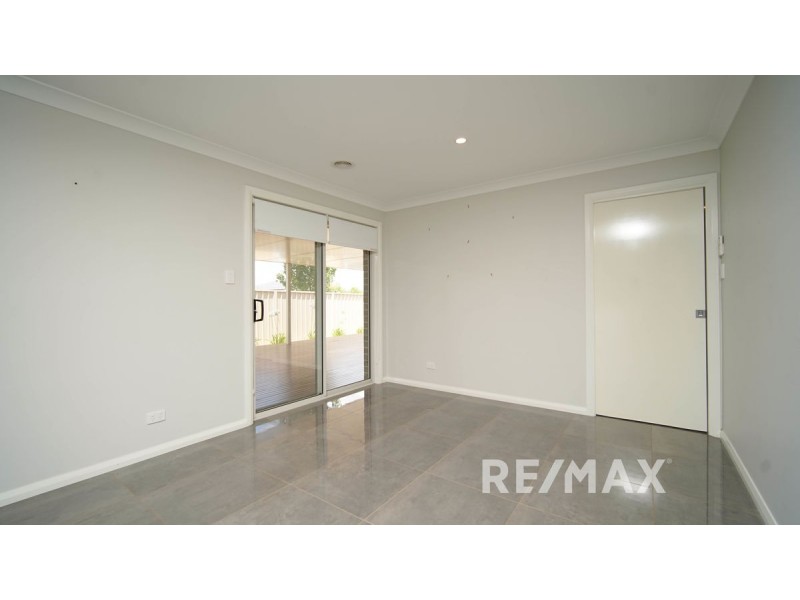 1 Goonawarra Street, Gobbagombalin NSW 2650