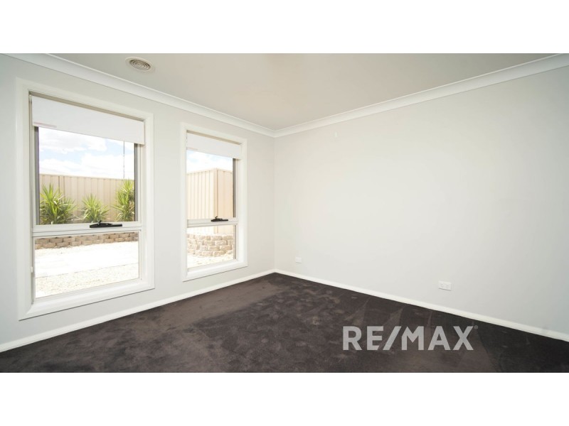 1 Goonawarra Street, Gobbagombalin NSW 2650