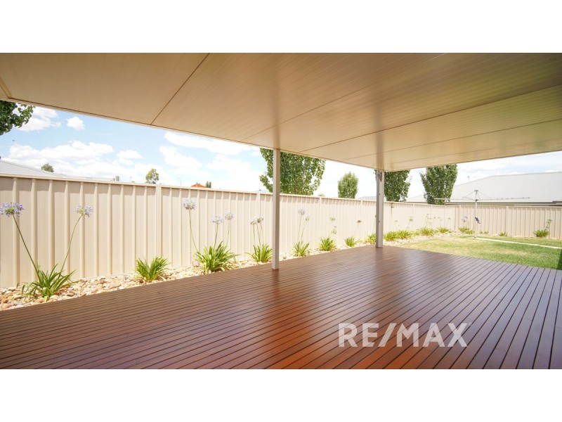1 Goonawarra Street, Gobbagombalin NSW 2650