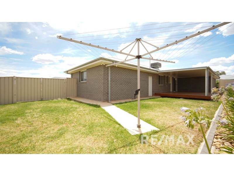 1 Goonawarra Street, Gobbagombalin NSW 2650