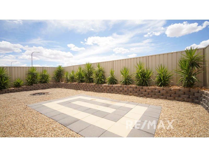 1 Goonawarra Street, Gobbagombalin NSW 2650