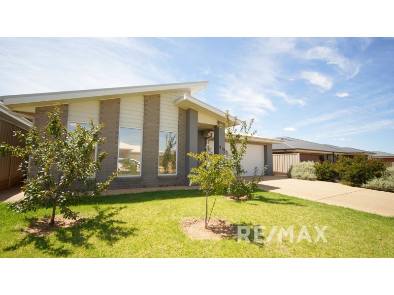2/13 Cunjegong Loop, Gobbagombalin NSW 2650
