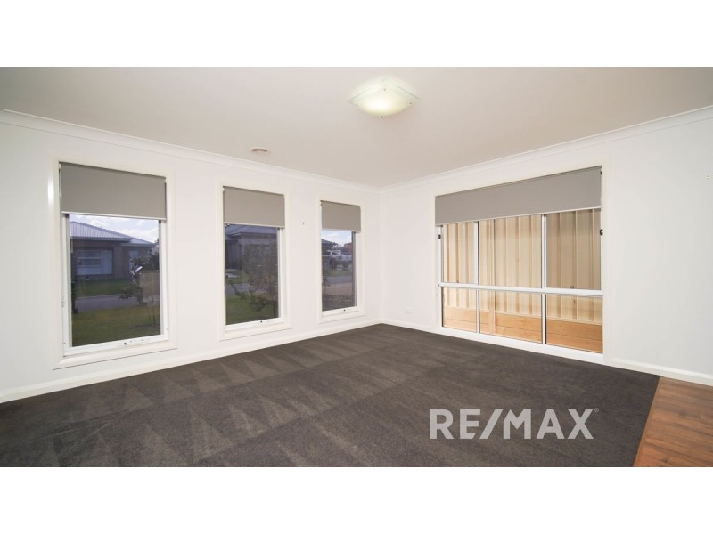 2/13 Cunjegong Loop, Gobbagombalin NSW 2650