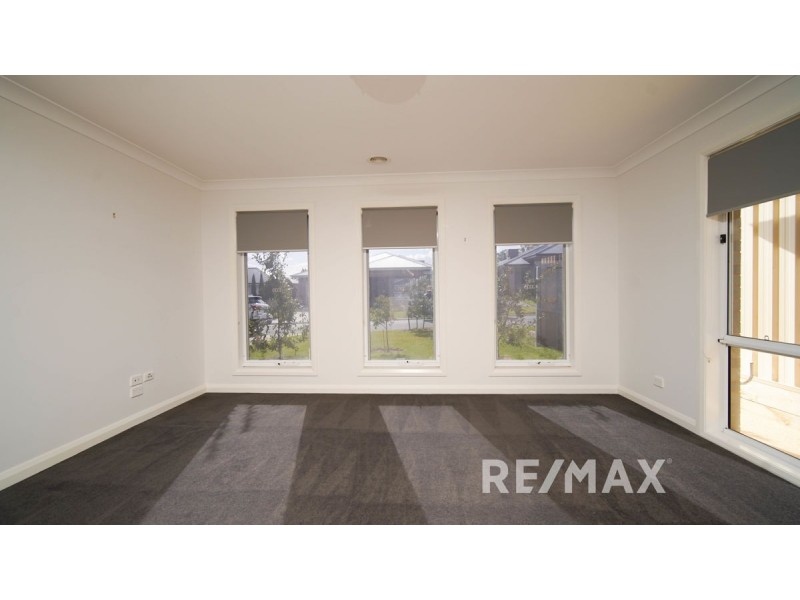 2/13 Cunjegong Loop, Gobbagombalin NSW 2650
