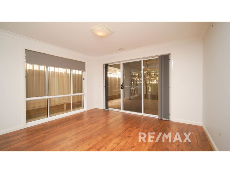 2/13 Cunjegong Loop, Gobbagombalin NSW 2650