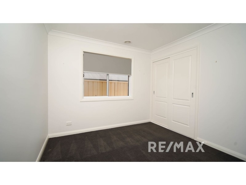 2/13 Cunjegong Loop, Gobbagombalin NSW 2650