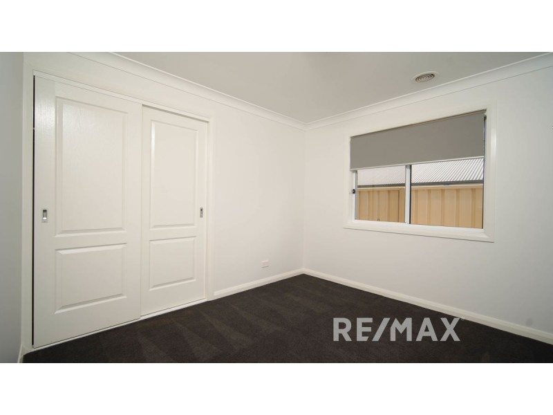 2/13 Cunjegong Loop, Gobbagombalin NSW 2650