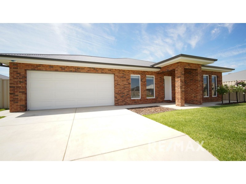 11 Wallaby Street, Gobbagombalin NSW 2650