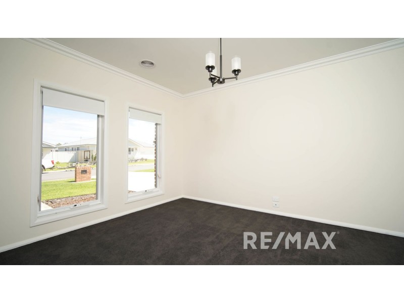 11 Wallaby Street, Gobbagombalin NSW 2650