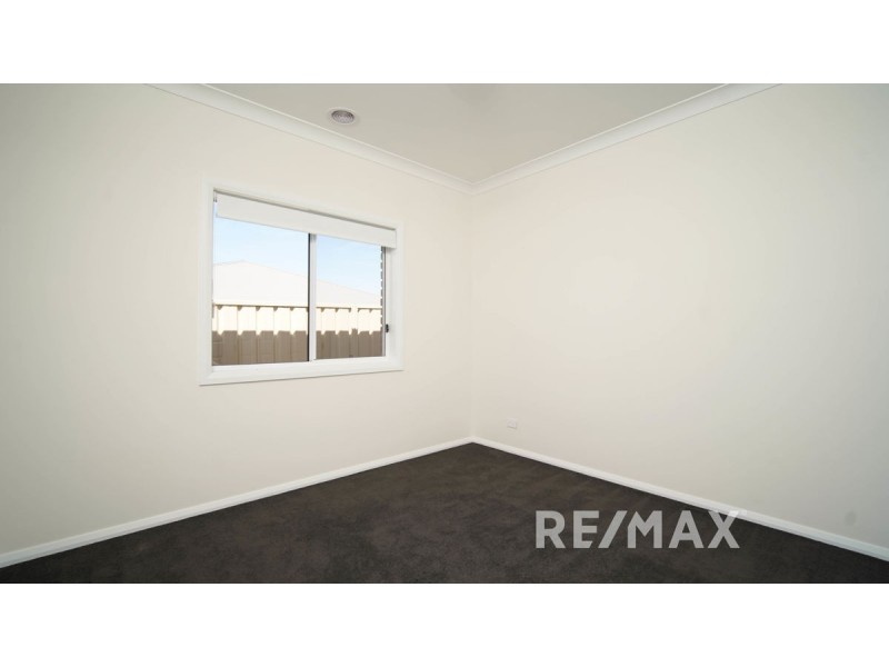 11 Wallaby Street, Gobbagombalin NSW 2650