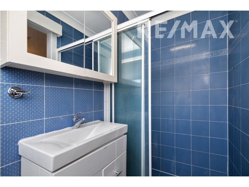 12 Avon Avenue, Lake Albert NSW 2650