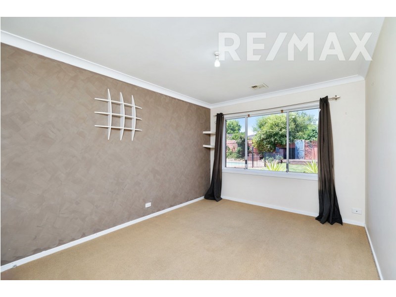 12 Avon Avenue, Lake Albert NSW 2650