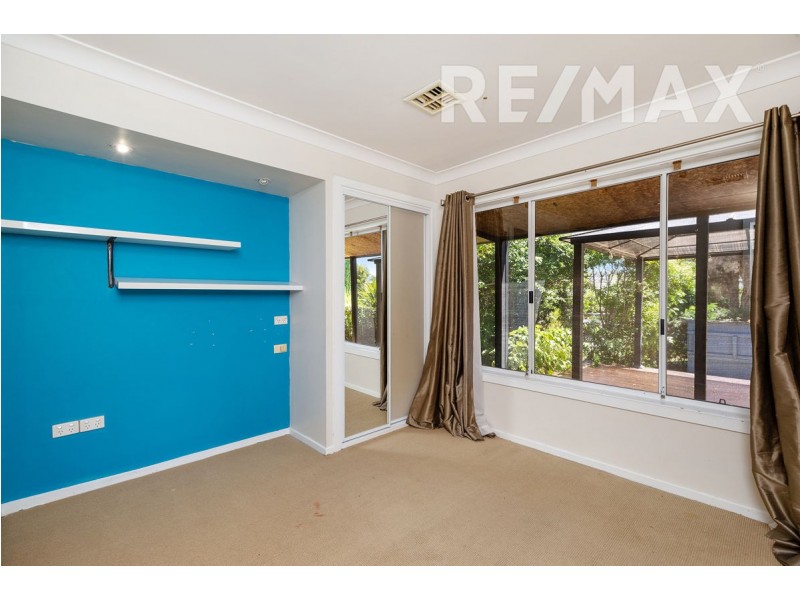 12 Avon Avenue, Lake Albert NSW 2650