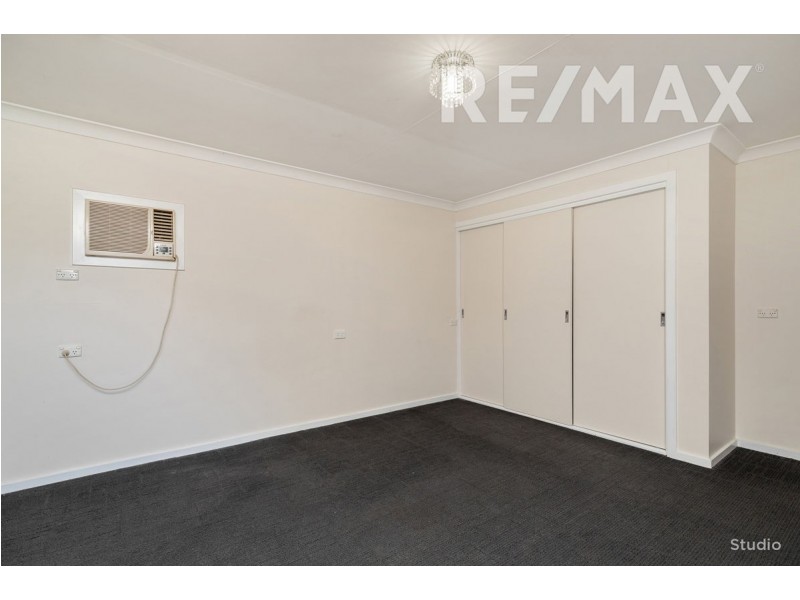 12 Avon Avenue, Lake Albert NSW 2650