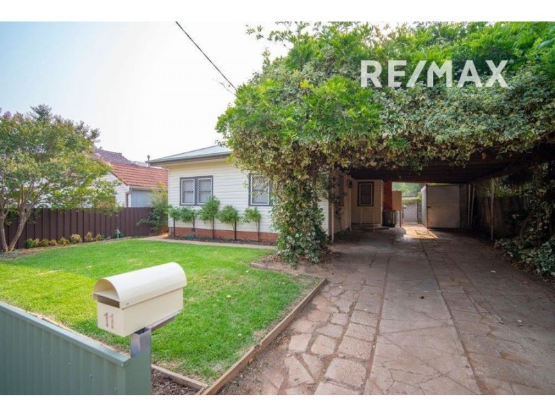 11 Heath Street, Turvey Park NSW 2650